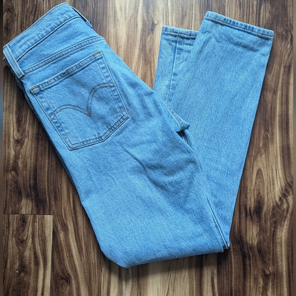 Levis Wedgie - Picture 2 of 6